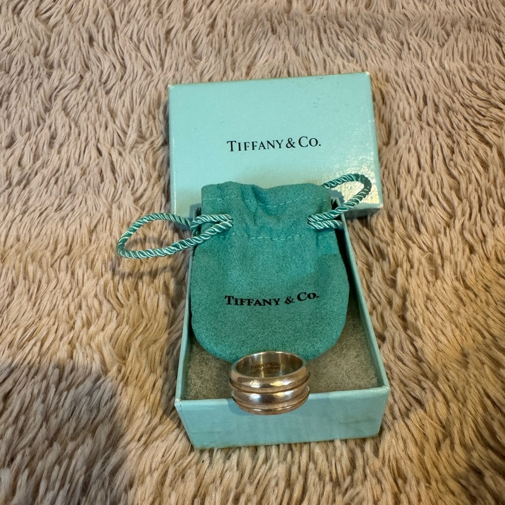 Tiffany & Co.‎ Silver Ring with Teal Pouch